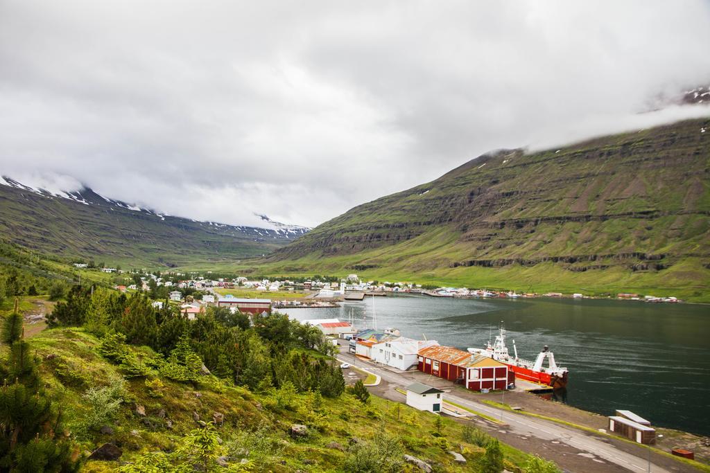 Hafaldan Hi Hostel - Harbour Building Seydisfjordur ภายนอก รูปภาพ